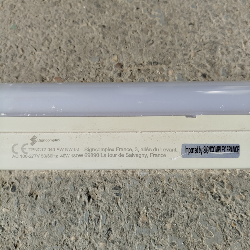 Luminaire Tube Etanche 40W - 113 x 7cm