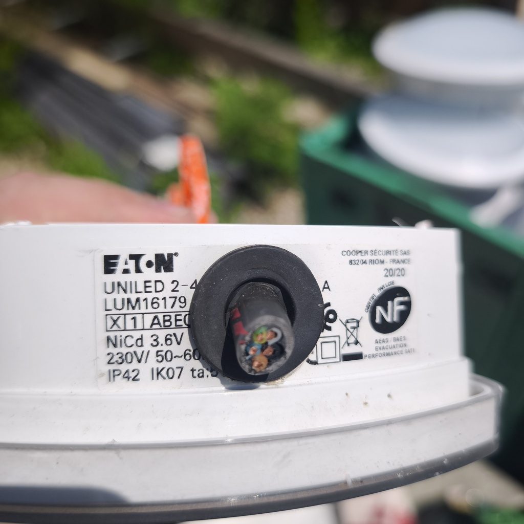 BAES LED 1.45W IP42 - 27 x 12cm