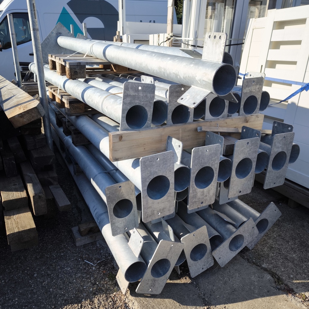 Préau Douglas + Poteaux Acier Galvanisé - 468m² - 60 x 6m + 18 x 6m