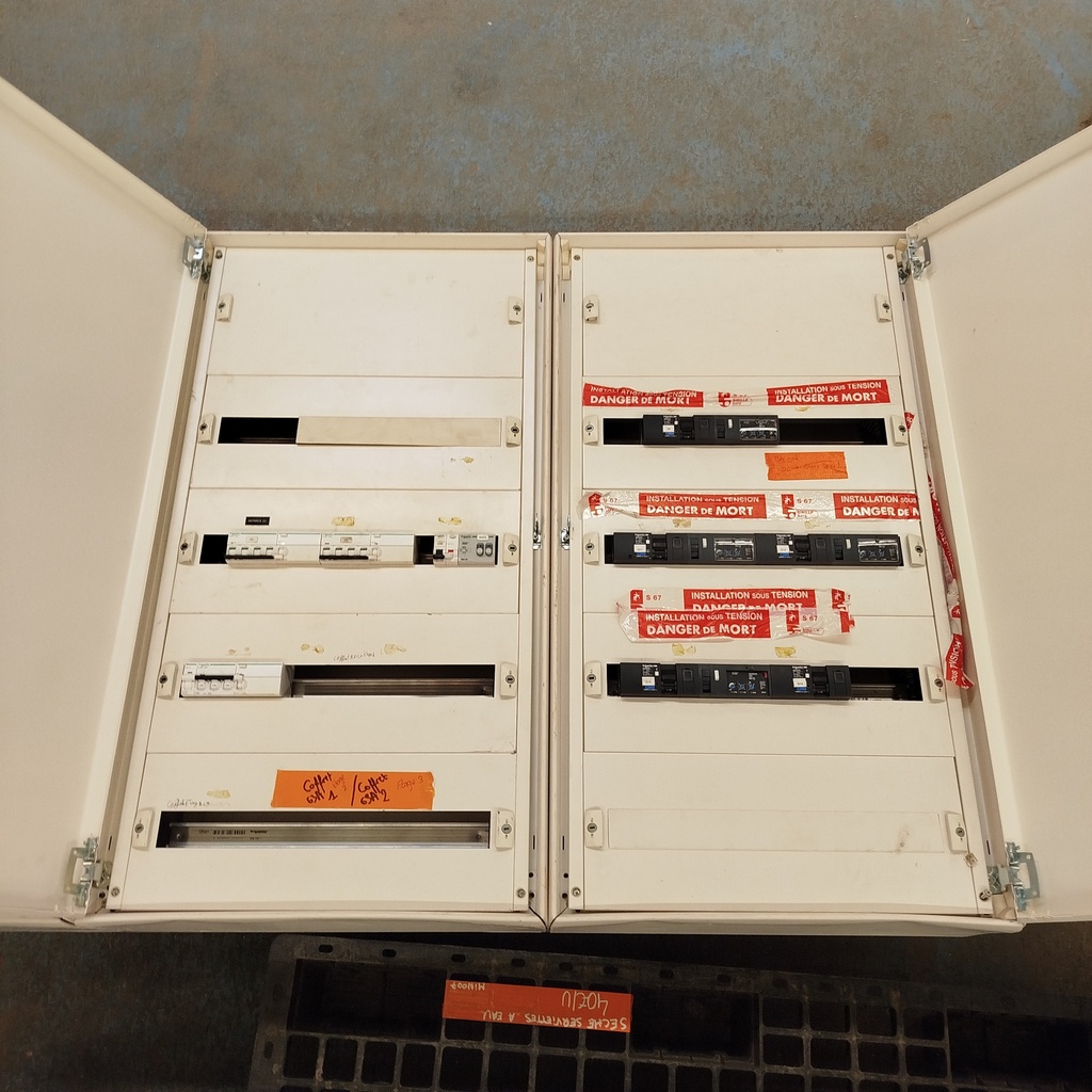 Armoire Electrique - 150 x 109 x 25cm 