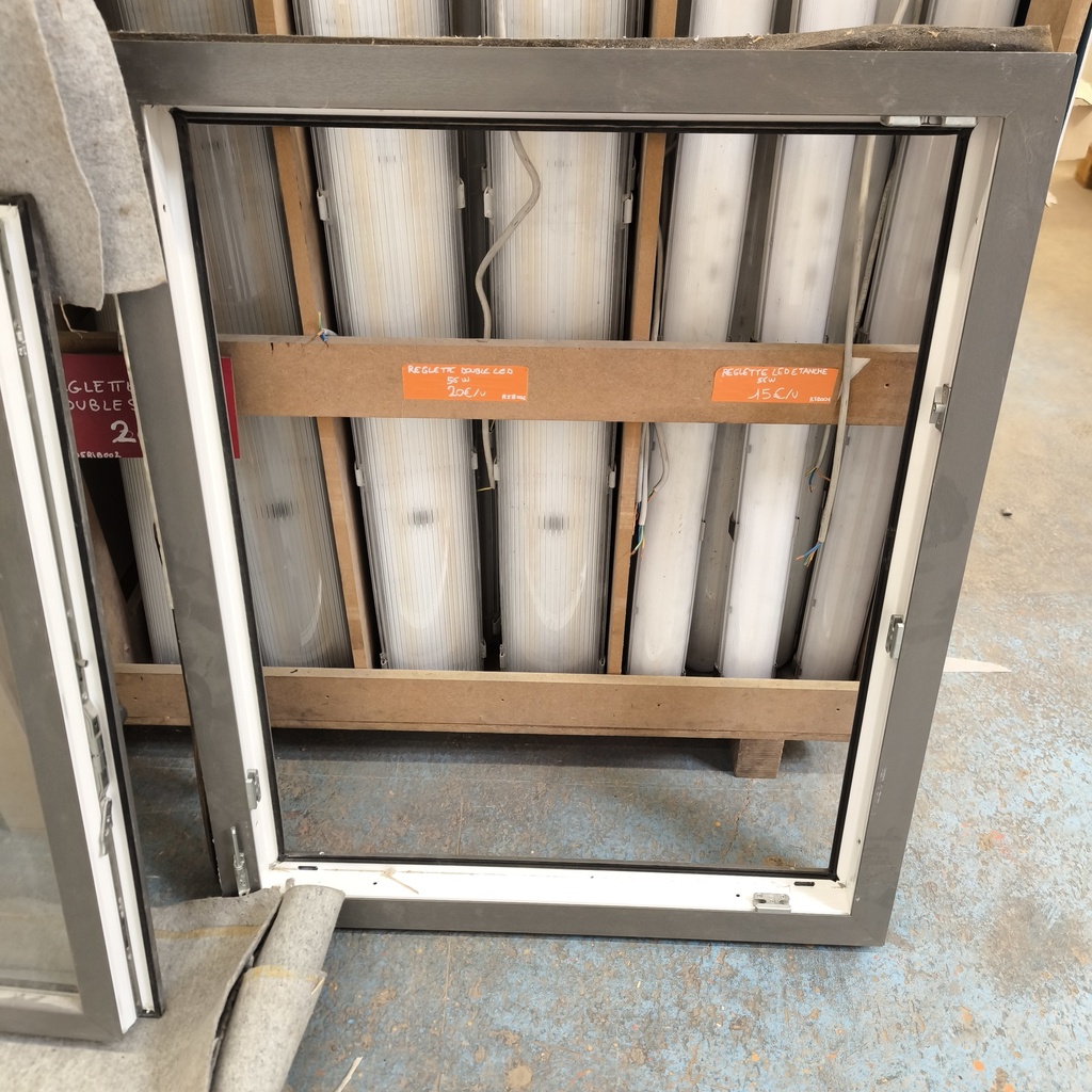 Fenêtre PVC Gris 1 Vantail Oscillo-Battant - 1120 x 940 x 40mm