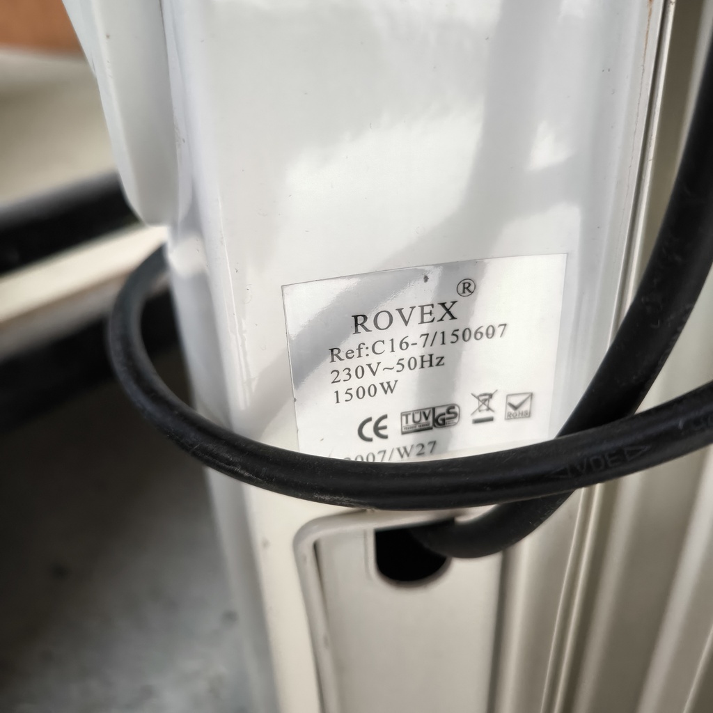 Radiateur Electrique Bain D'Huile A Roulettes 1500W - 63 x 40 x 15xm
