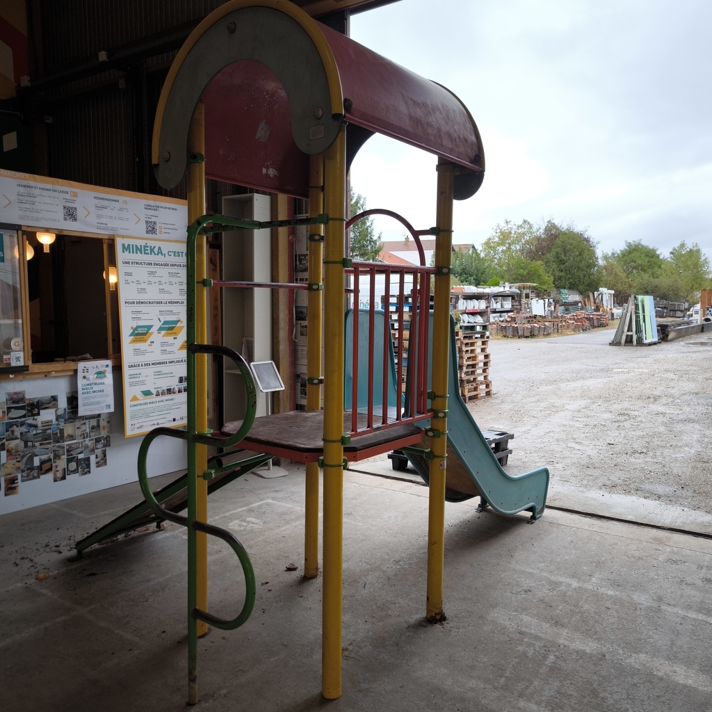 Aire De Jeu Extérieure Pour Enfants