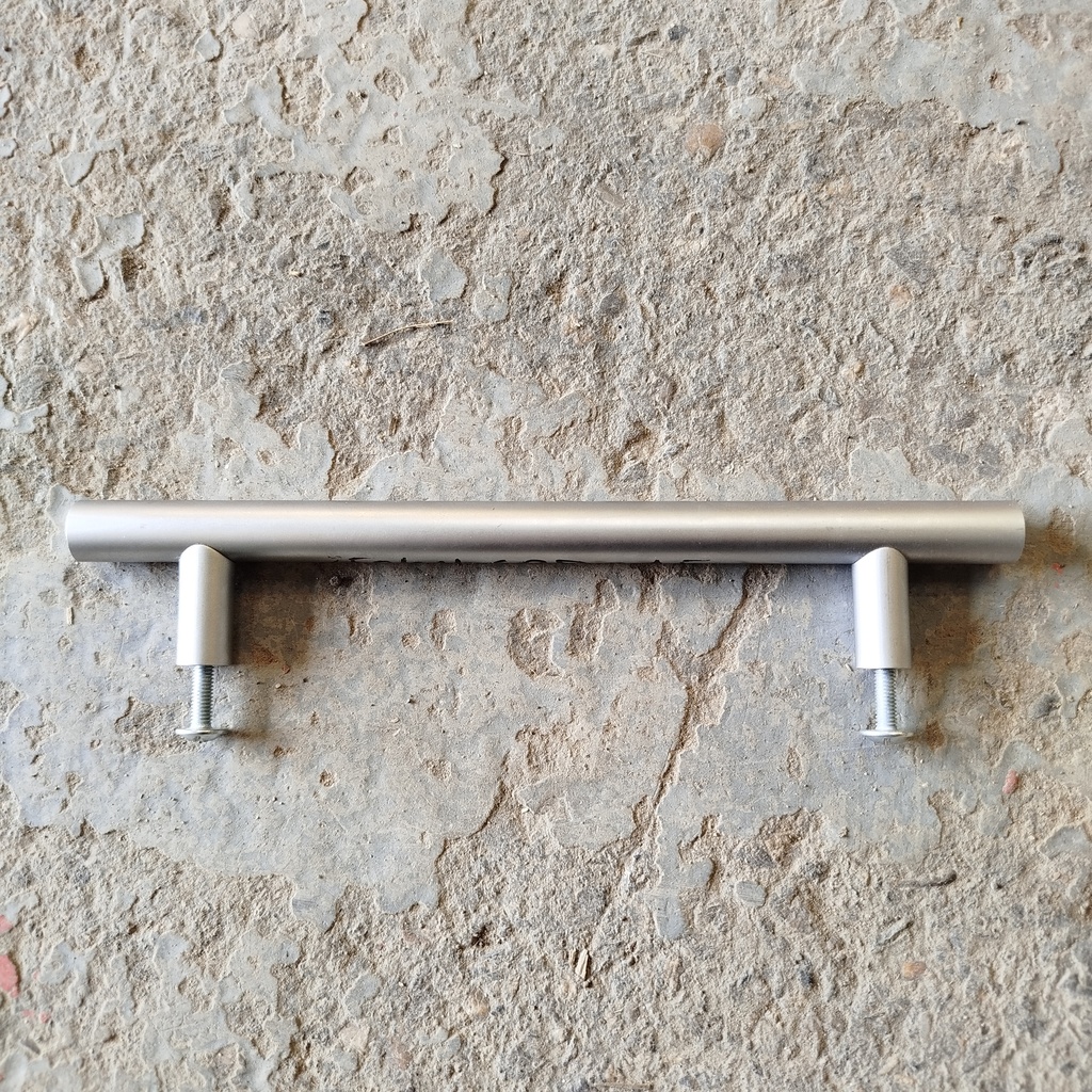 Poignée Meuble Grise - 18x3.5cm