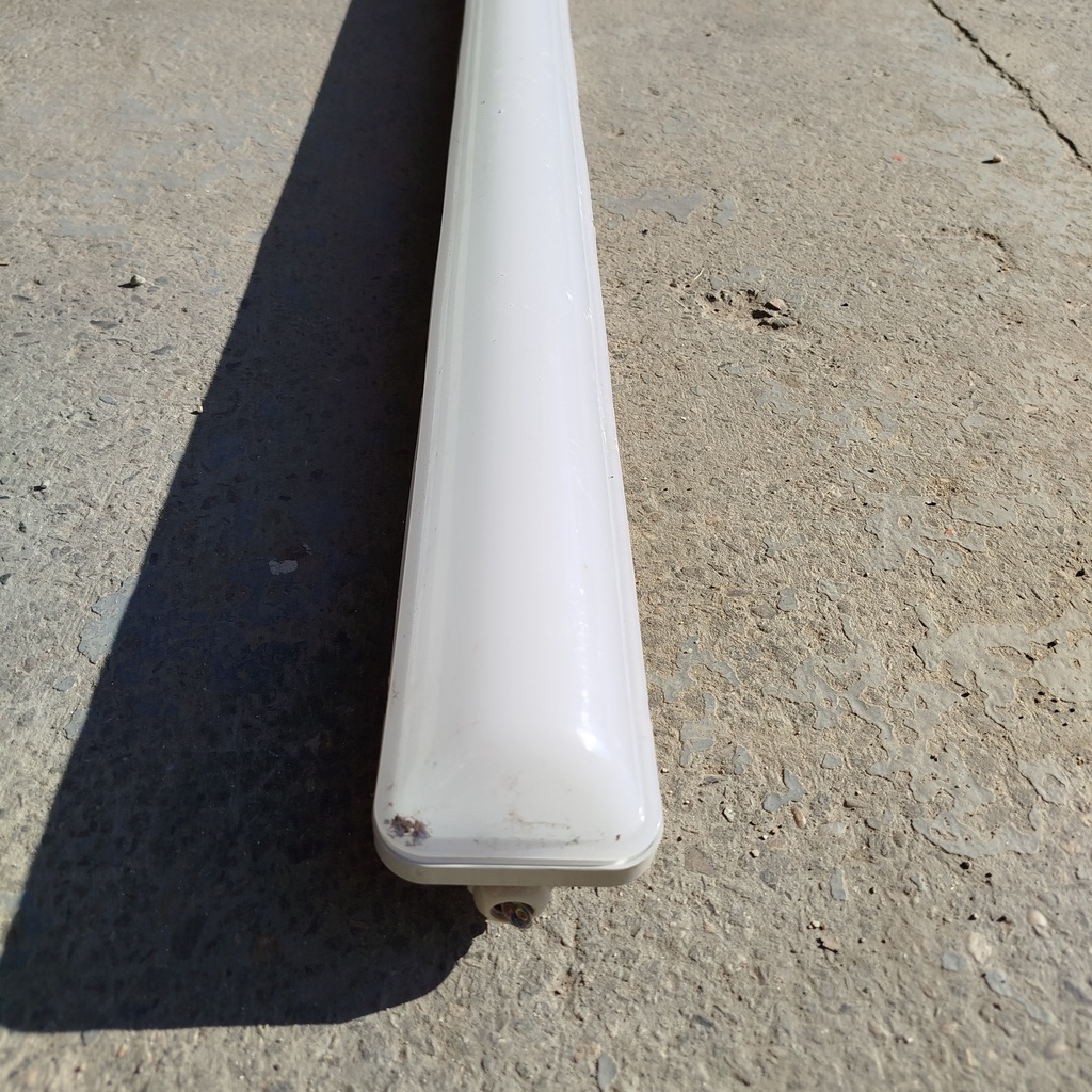 -25% Luminaire Tube Etanche 40W - 113 x 7cm