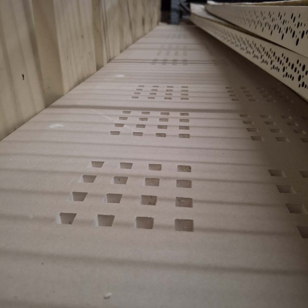 -25% Plaque Plafond Placo BA13 Perforé - 240 x 120 x 1.3cm