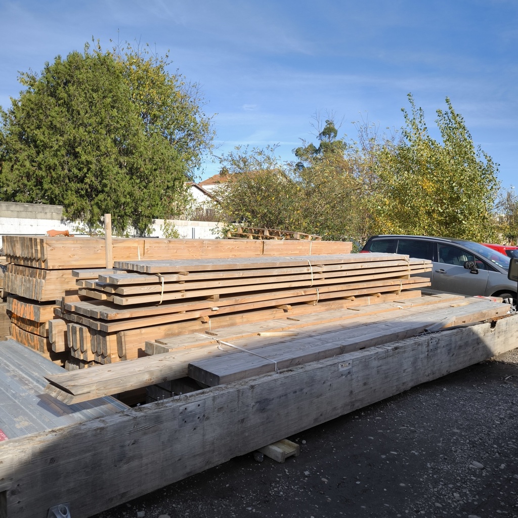 Préau Douglas + Poteaux Acier Galvanisé - 468m² - 60 x 6m + 18 x 6m