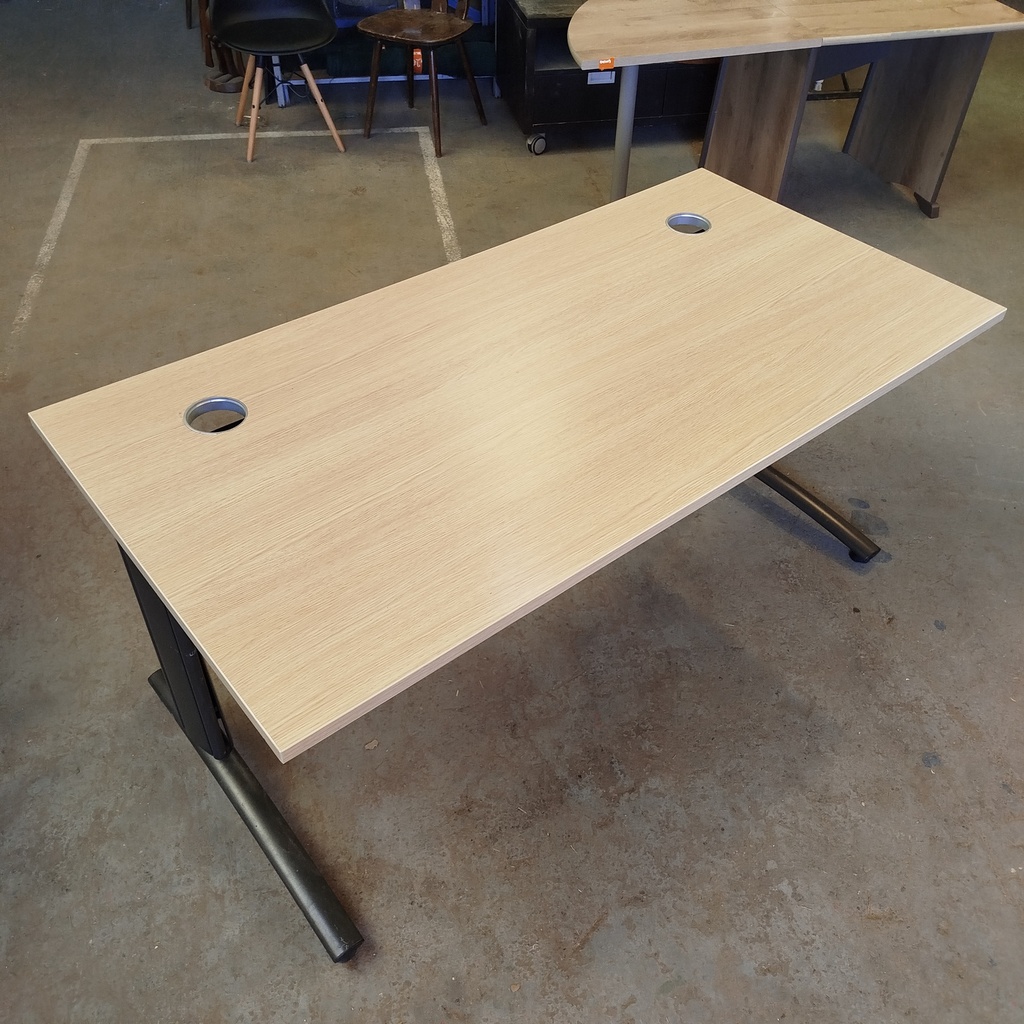 Bureau Aggloméré + Pieds Métalliques - 160 x 80 x 73cm