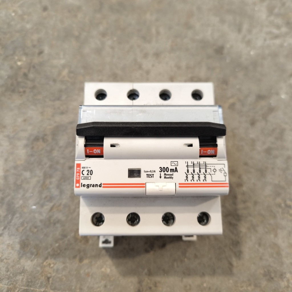 Disjoncteurs 4 Pôles LEGRAND