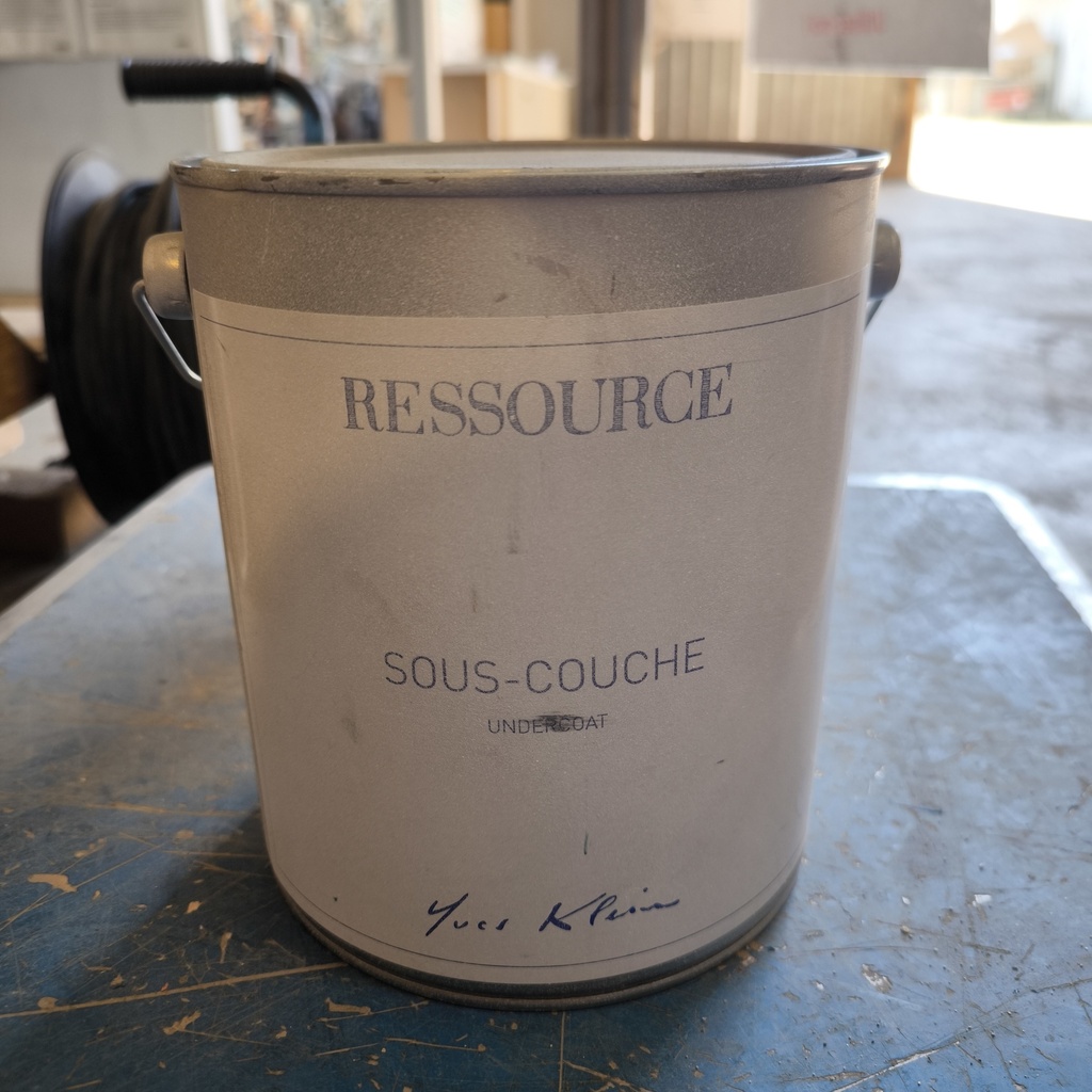 Sous-Couche Peinture Bleue Yves Klein RESSOURCE