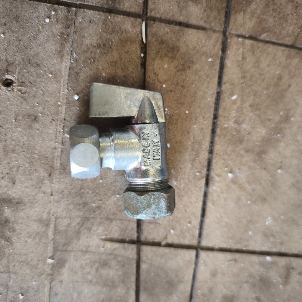 Robinet Eau WC
