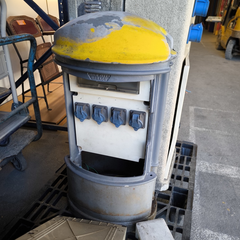 Borne De Distribution Electrique 32A Triphasé 4 Prises P17 GEWISS - 90 x 50 x 35cm