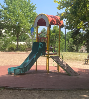 Aire De Jeux Extérieure Pour Enfants