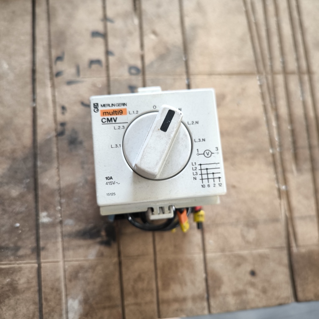 Commutateur Voltmètre Rotatif Multi9 10A