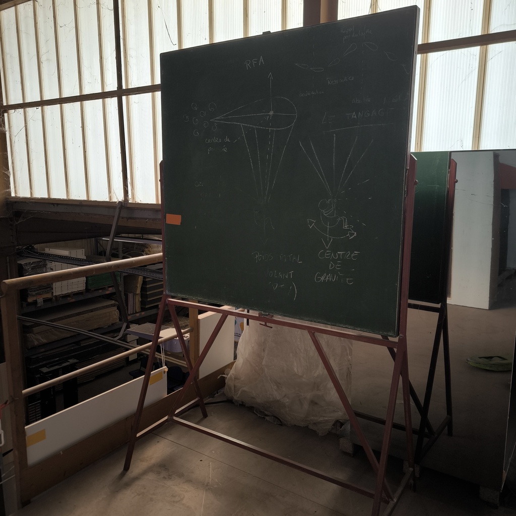 Tableau A Craie Rotatif Sur Pieds Métal - 203 x 128 x 62cm