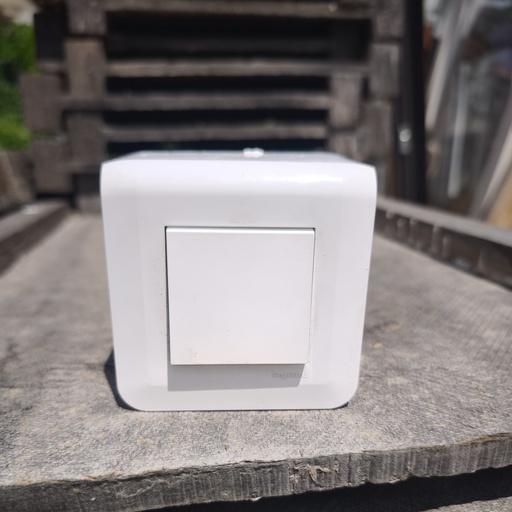 [250724GLH001] Interrupteur En Saillie LEGRAND x1