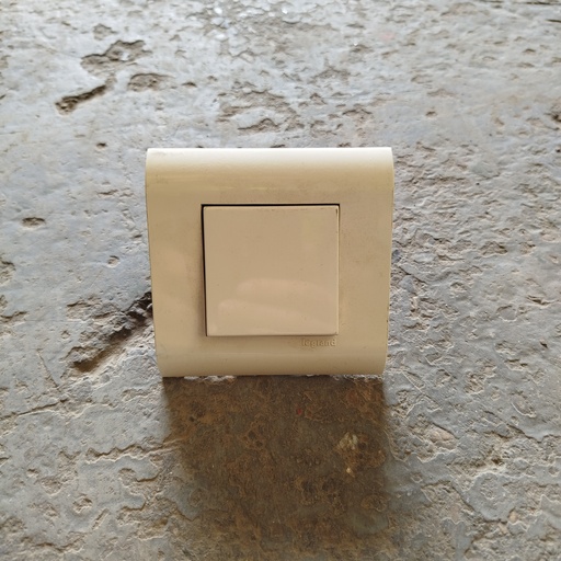 [250918CAV020] Interrupteur Simple Mural LEGRAND