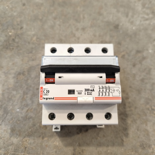 Disjoncteurs 4 Pôles LEGRAND