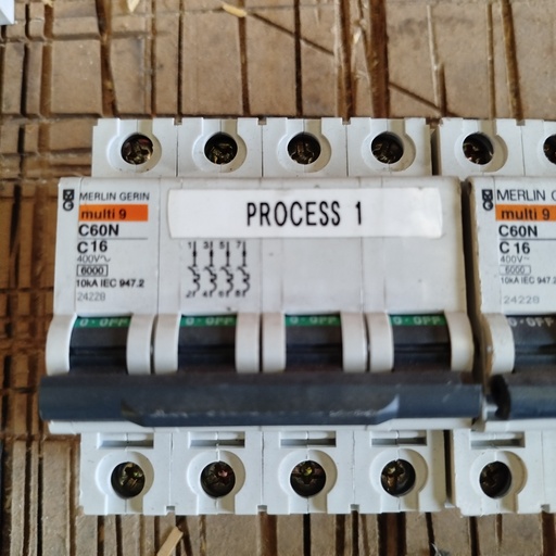 Disjoncteurs 4 Pôles MERLIN GERIN