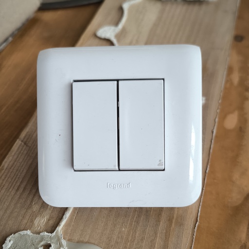 [260511OXY007] Interrupteur Double LEGRAND